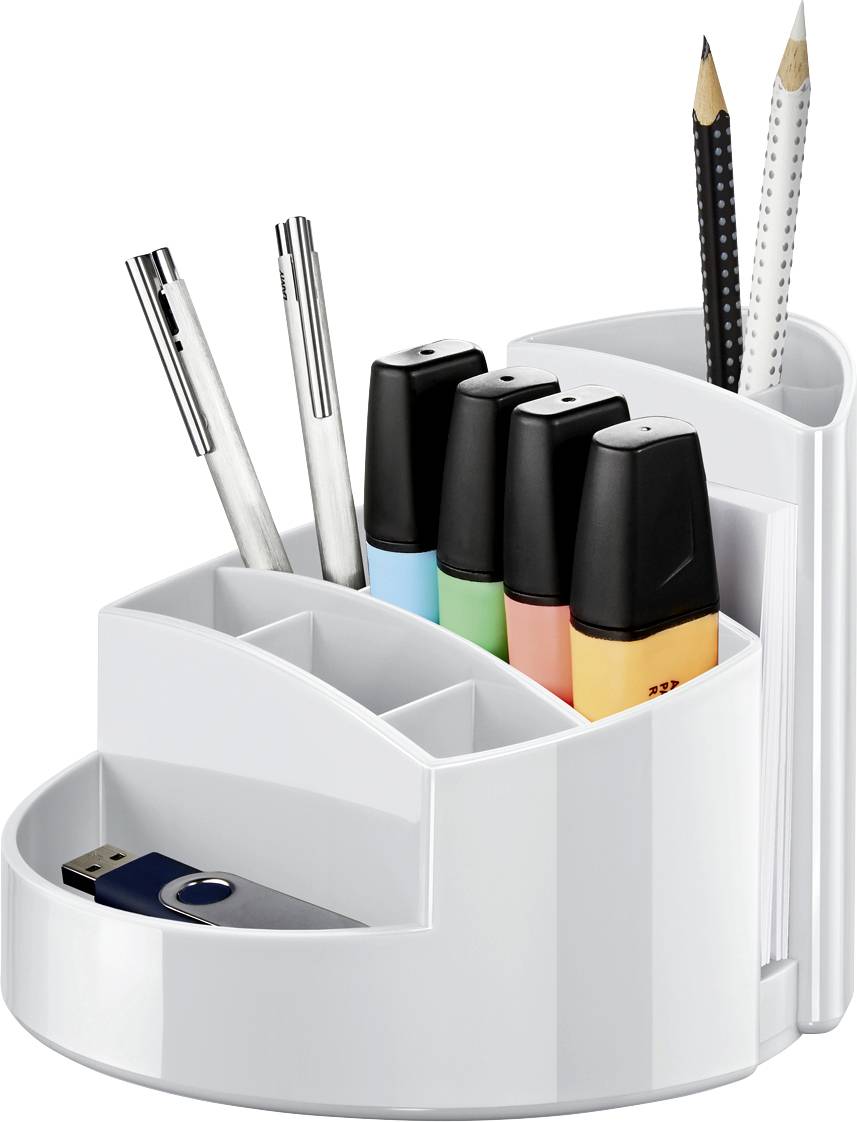Bílý organizér na psací stůl s přihrádkami pro pera, fixy v různých barvách a dva tužky. V jedné z přihrádek leží USB flash disk.