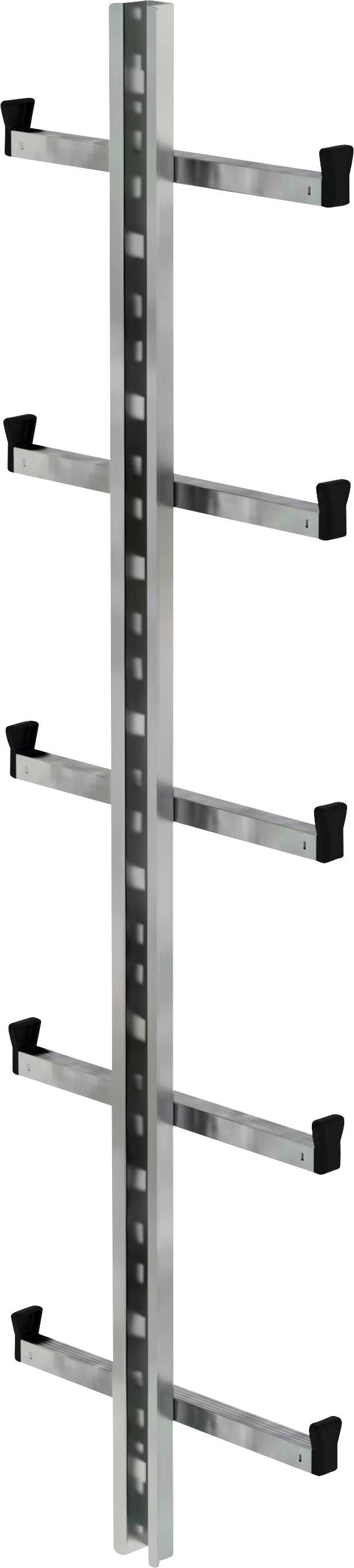 Kovová lišta se šesti horizontálními úchyty pro montáž na stěnu, vhodná pro uskladnění dlouhých předmětů nebo trubek.