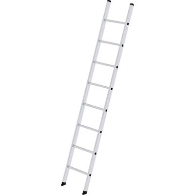 Rovný hliníkový žebřík s osmi příčkami, který stoupá nahoru. Často se používá k dosažení vyšších míst.