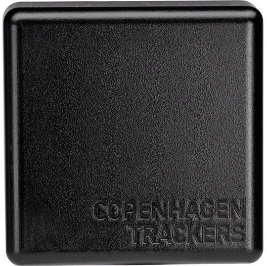 Černé, čtvercové zařízení s nápisem 'Copenhagen Trackers' v dolním pravém rohu.