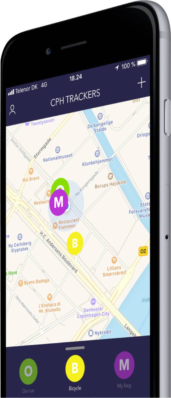 Mobilní aplikace zobrazuje mapu města s vyznačenými polohami automobilu, jízdního kola a osoby. Nahoře je nápis 'CPH TRACKERS'.