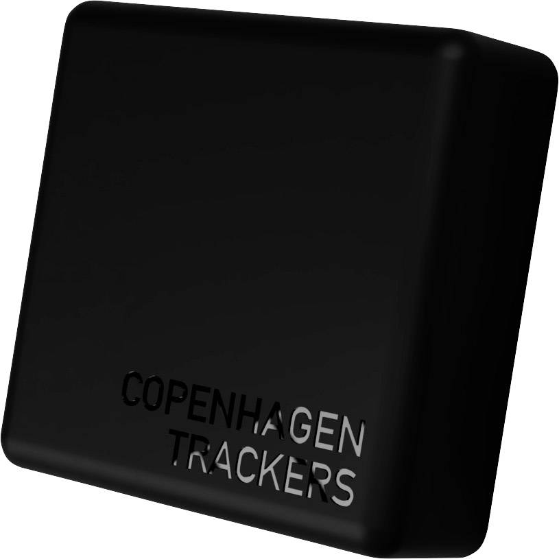 Černé, kostkovité zařízení s nápisem 'Copenhagen Trackers' na přední straně.