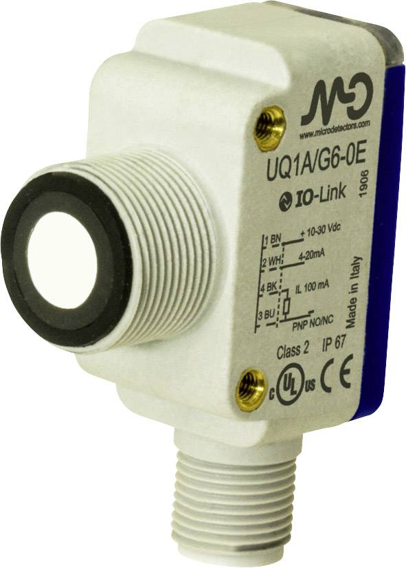 Válcový snímač od společnosti Micro Detectors S.p.A. s rozhraním IO-Link, model UQ1A/G6-0E. Elektrické a ochranné parametry jsou viditelné.