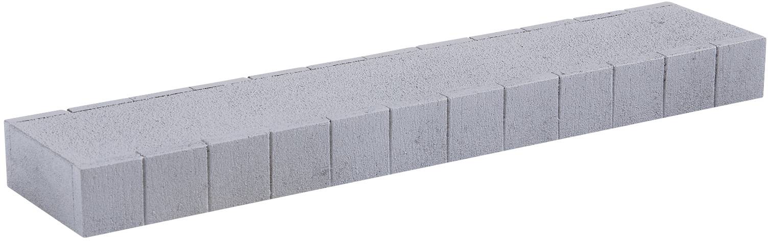 Šedý betonový trám s pravidelnými zářezy podél horní hrany.