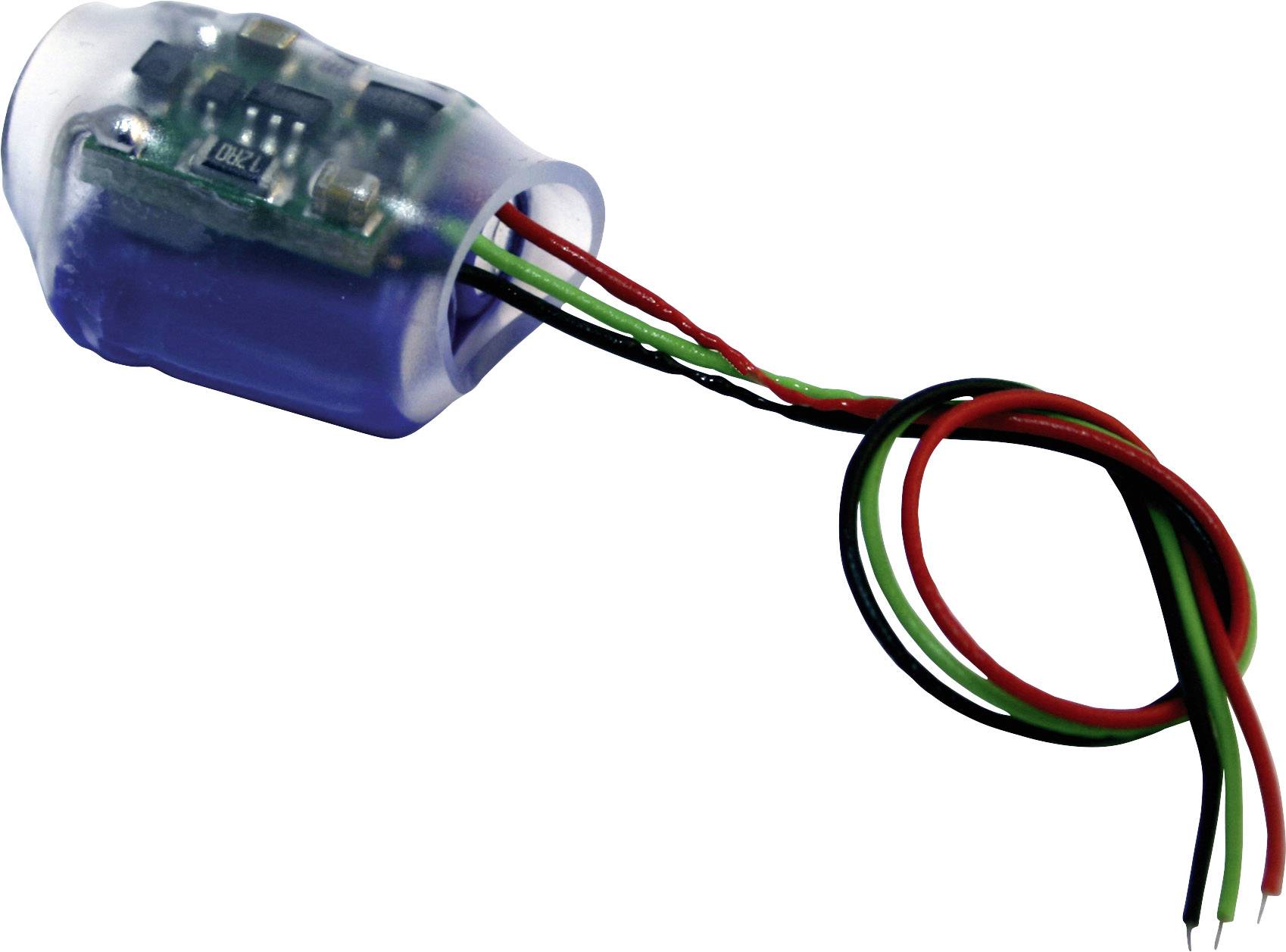 Malý elektronický senzor s kabely v barvách červená, černá a zelená, který se používá pro měření teploty.