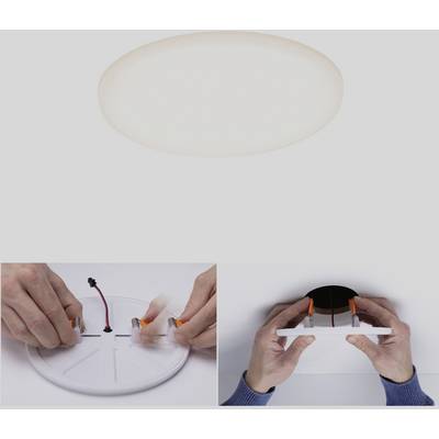 Instalace LED stropního svítidla: Ruce upevňují kabelové svorky a umisťují světlo na strop. Svítidlo je zapnuto.