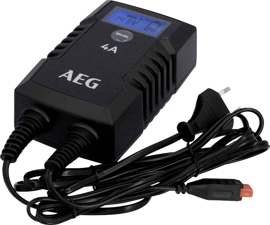 Nabíječka baterií AEG, 4A, s LCD displejem, zobrazuje stav nabití a režim, včetně napájecího kabelu a evropské zástrčky.