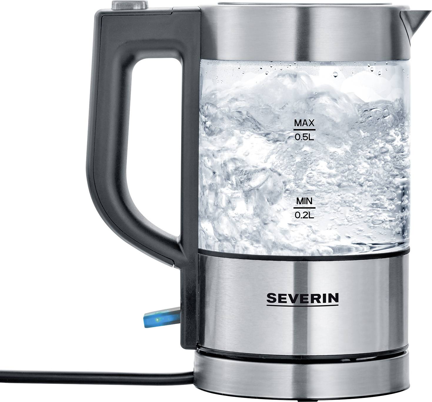 Elektrická kanvice z nerezové oceli se skleněnou nádobou, ve které se vaří voda. Měřicí stupnice ukazuje maximální objem 0,5 l a minimální objem 0,2 l.