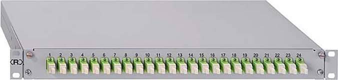 Zařízení pro optickou distribuci signálu s 24 porty na rack-mountovém panelu, číslovaných od 1 do 24.