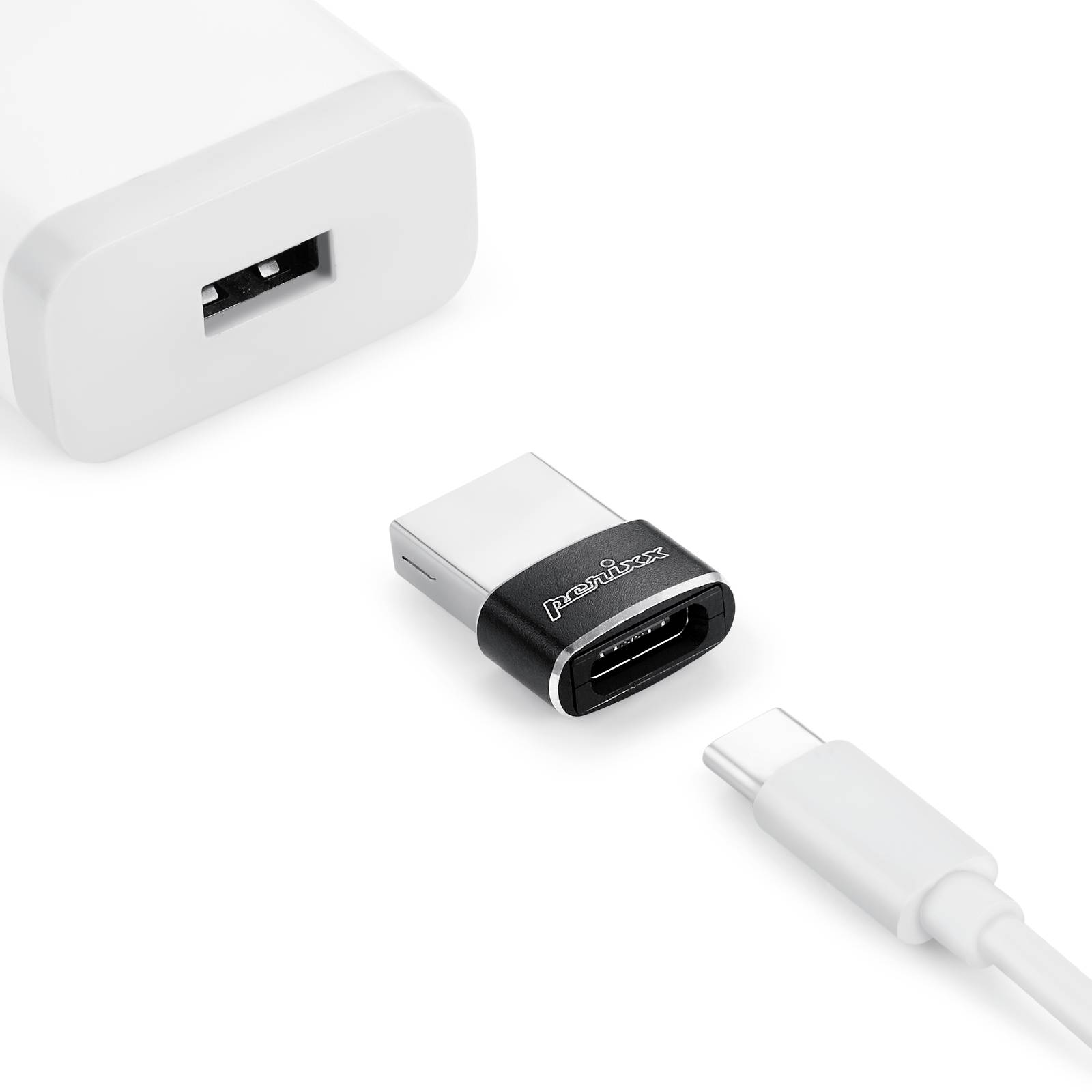 USB síťový adaptér s USB-C konektorem a USB-to-Micro-USB adaptérem.