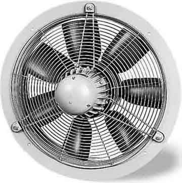 Kulatý ventilátor s ochranným košem a šesti černými lopatkami, centrálně ukotvený v rámu.