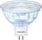 LED žárovka s průhledným krytem a dvoupólovým paticovým připojením. Název výrobce 'Philips' viditelný na patici. Energeticky úsporné osvětlení.