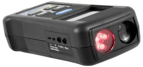 Černé přenosné elektronické zařízení s červeným LED světlem a čočkou na přední straně, připomínající přenosný skener nebo detektor.