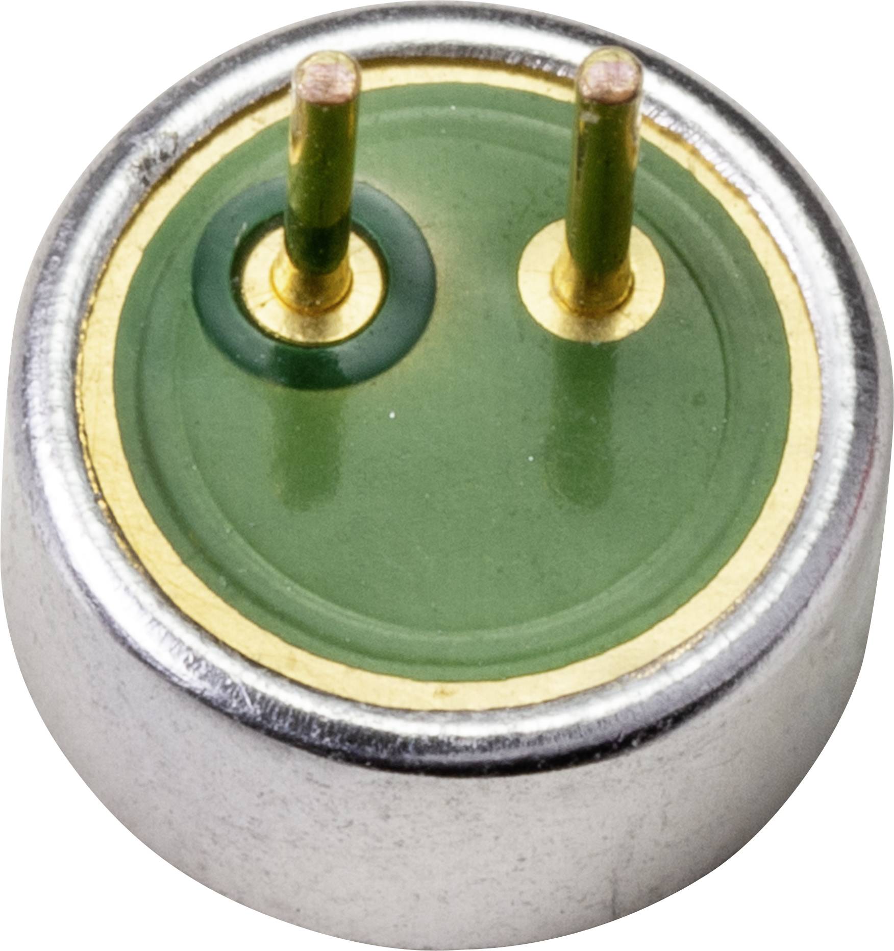 Malý, kulatý mikrofonový prvek se dvěma zlatavými kolíky pro elektrické připojení. Má stříbrné pouzdro.