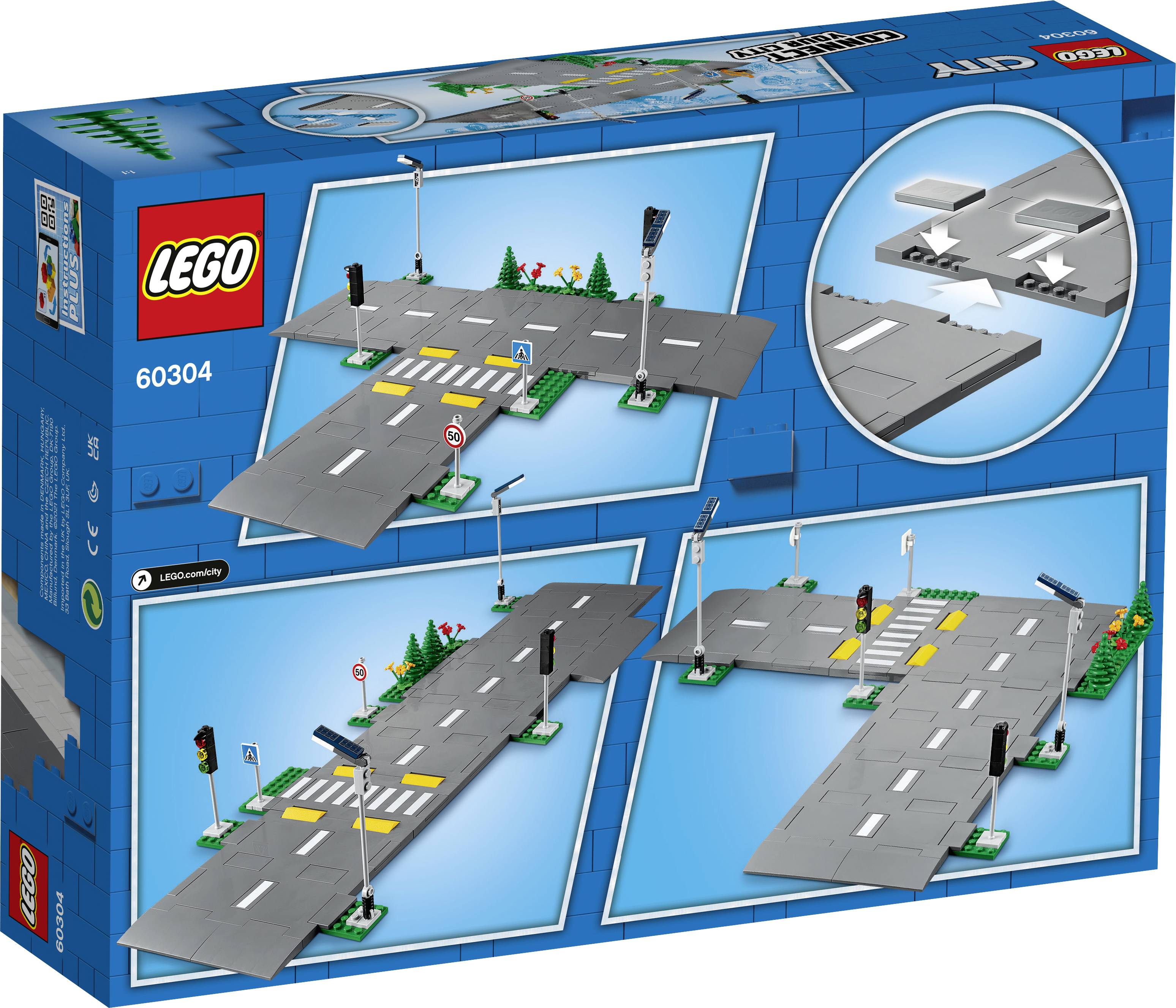 Sada LEGO 60304: Silniční podložky. Zobrazuje modulární silnice s dopravními značkami, přechody pro chodce a semafory pro městskou krajinu.