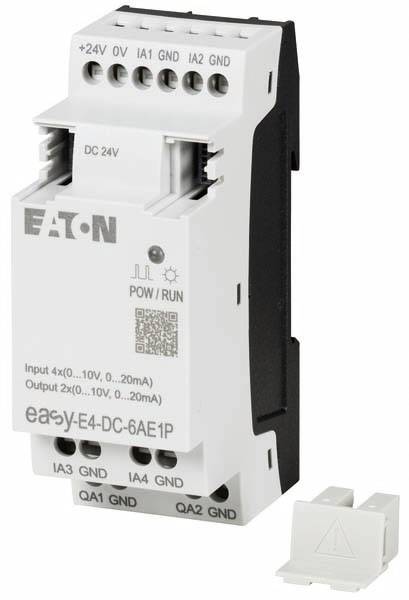 Bílý řídicí modul Eaton s označením 'easyE4-DC-6AE1P', s vstupy a výstupy pro DC 24V, vedle menšího šedého připojovacího modulu.