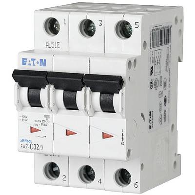 Třípólový výkonový jistič Eaton, model FAZ-C 32/3, vhodný pro 400V, s pákou pro manuální ovládání a vytištěnými technickými specifikacemi.