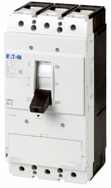 Třípólový spínač od společnosti Eaton, používaný především v elektrických systémech, zobrazuje polohy 'ZAP' a 'VYP'.