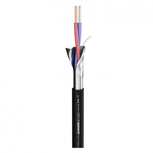 Reproduktorový kabel Sommer Cable v černé barvě, zobrazující dva vynikající měděné vodiče s průhlednou izolací; vhodný pro audio připojení.