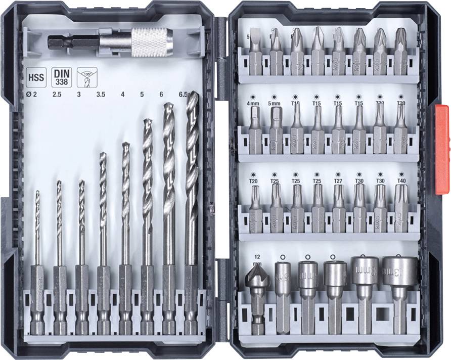 Sada vrtáků a bitů v otevřené krabici. Vlevo různé velikosti vrtáků od 2 do 6,5 mm, vpravo různé bity a nástavce.