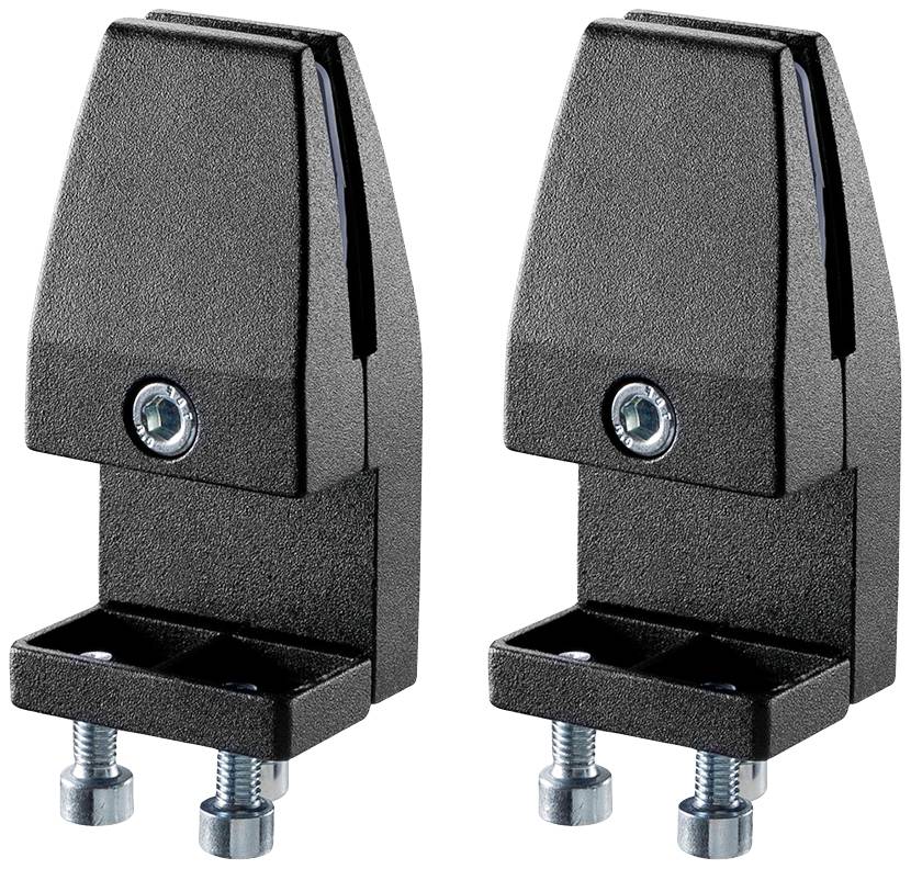 Dva černé upínací držáky, každý se dvěma upevňovacími šrouby, vhodné pro upevnění desek nebo štítků.