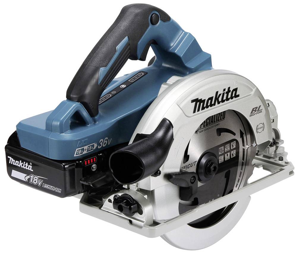 Akumulátorová okružní pila Makita, model 18V LXT, v modro-stříbrné barvě s černou rukojetí, vhodná pro přesné řezání dřeva.