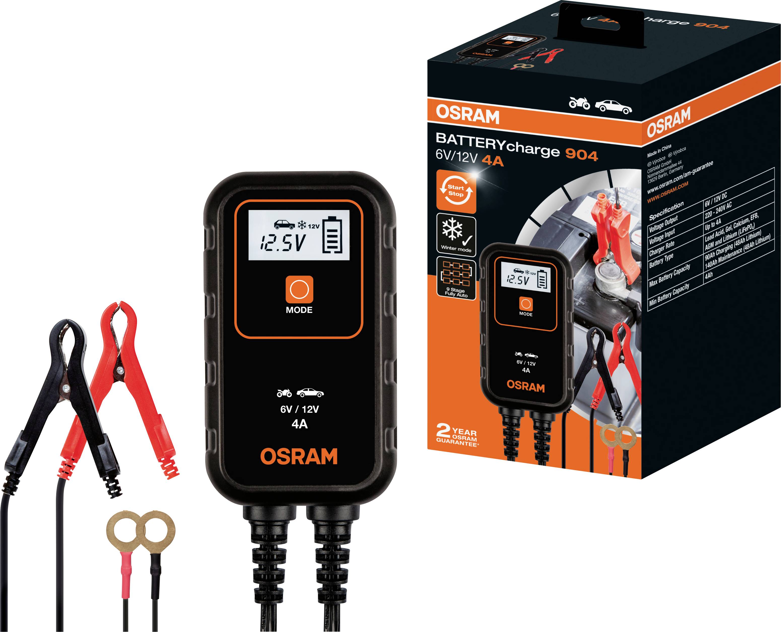 'OSRAM BATTERYcharge 904 6V/12V 4A' nabíječka baterií s displejem a svorkami před balením. Určeno pro autobaterie a motocyklové akumulátory.