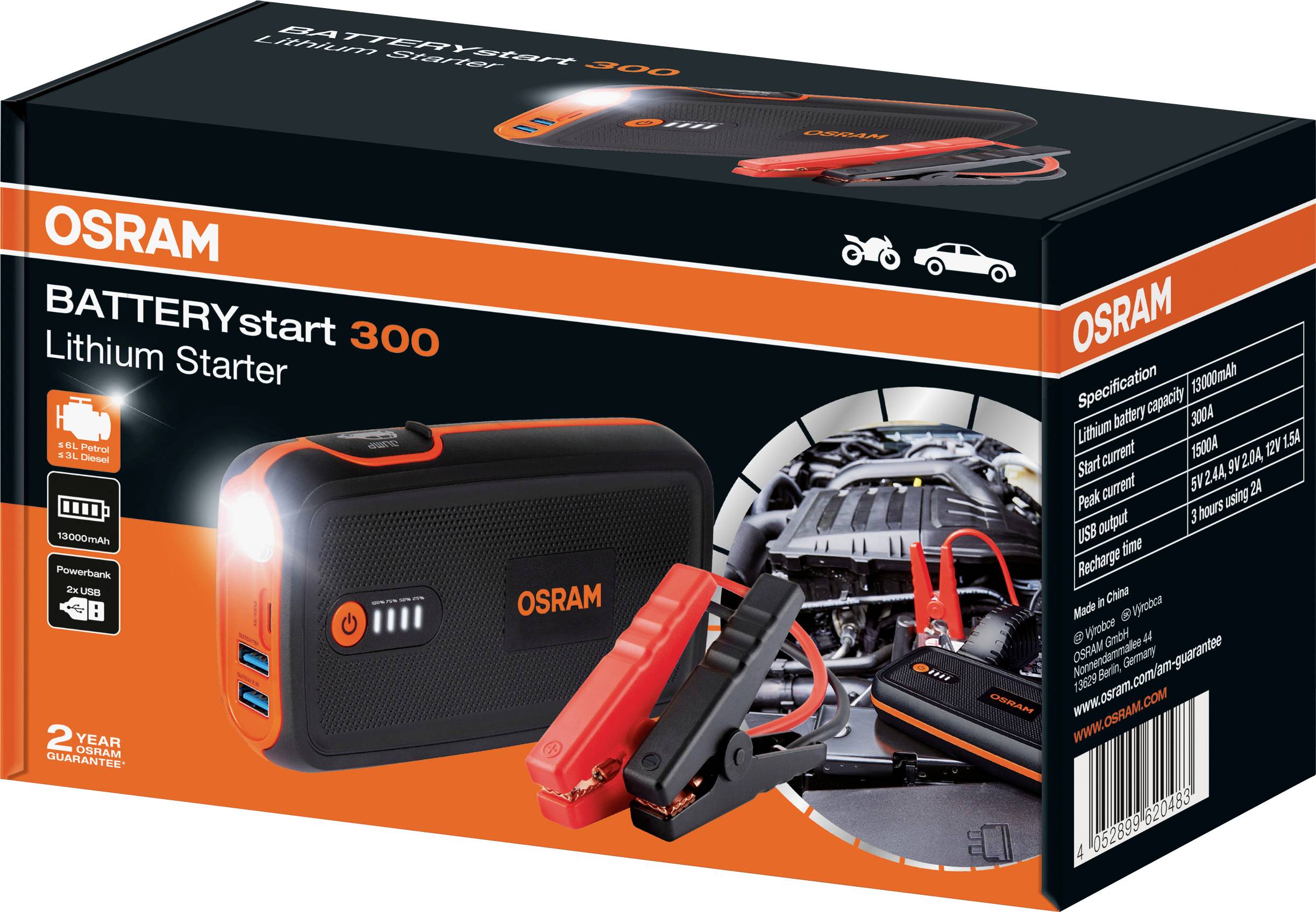 "BATTERYstart 300" lithiový startér od OSRAMu, zobrazený vedle automobilového motoru baterie. Balení zdůrazňuje přenosnost a LED lampu.