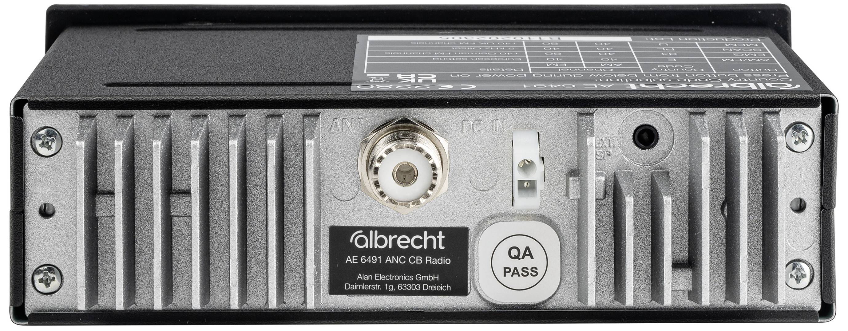 Radiostanice CB Albrecht, model AE 6491 AMC, pohled zezadu s konektory a výrobním štítkem.