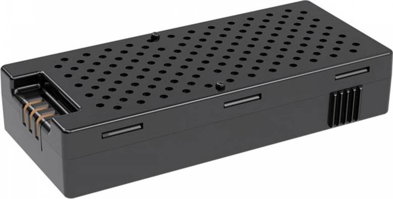 Černý, obdélníkový předmět s mnoha malými otvory nahoře, pravděpodobně technické zařízení nebo příslušenství.