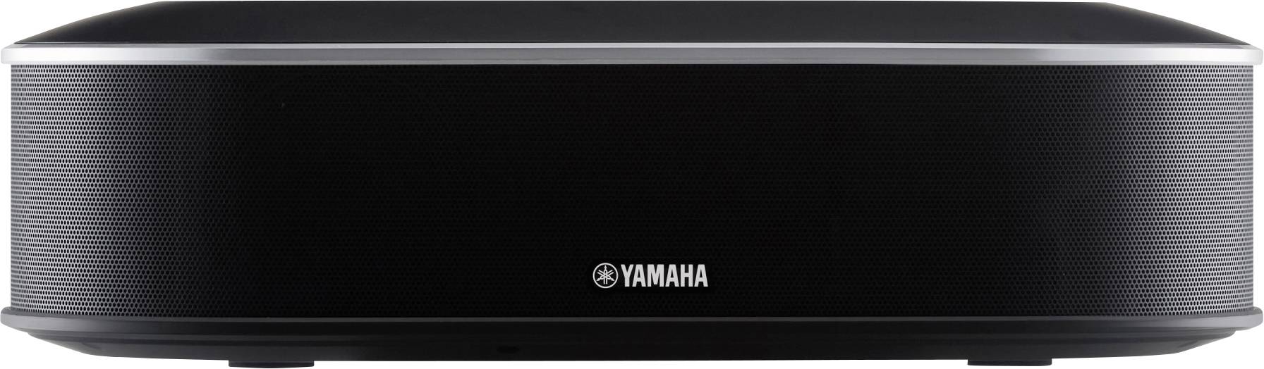 Černý reproduktor Yamaha s logem uprostřed dole, který vykazuje moderní a minimalistický design.