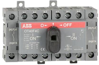 Šedý otočný spínač ABB s červeným pákovým ovladačem 'ZAP/VYP' uprostřed, vhodný pro průmyslové elektrické aplikace.