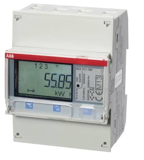 Elektronický elektroměr ukazuje aktuální spotřebu 55,85 kWh. Přístroj je vybaven digitálním displejem a několika tlačítky.