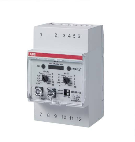 Ochranné relé ABB řady 'RCPE-48' s ovládacími prvky a indikačními světly; slouží k monitorování elektrických systémů.