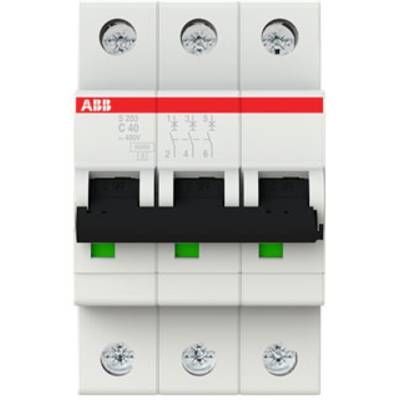 Třípólový jistič od ABB, model S203 C40, s červeným identifikačním pruhem a zelenými spínači pro elektrickou bezpečnost.