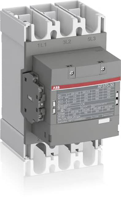 Třípólový stykač ABB, model AF370-30, s technickým štítkem na přední straně. Používá se v elektrických rozváděčích.