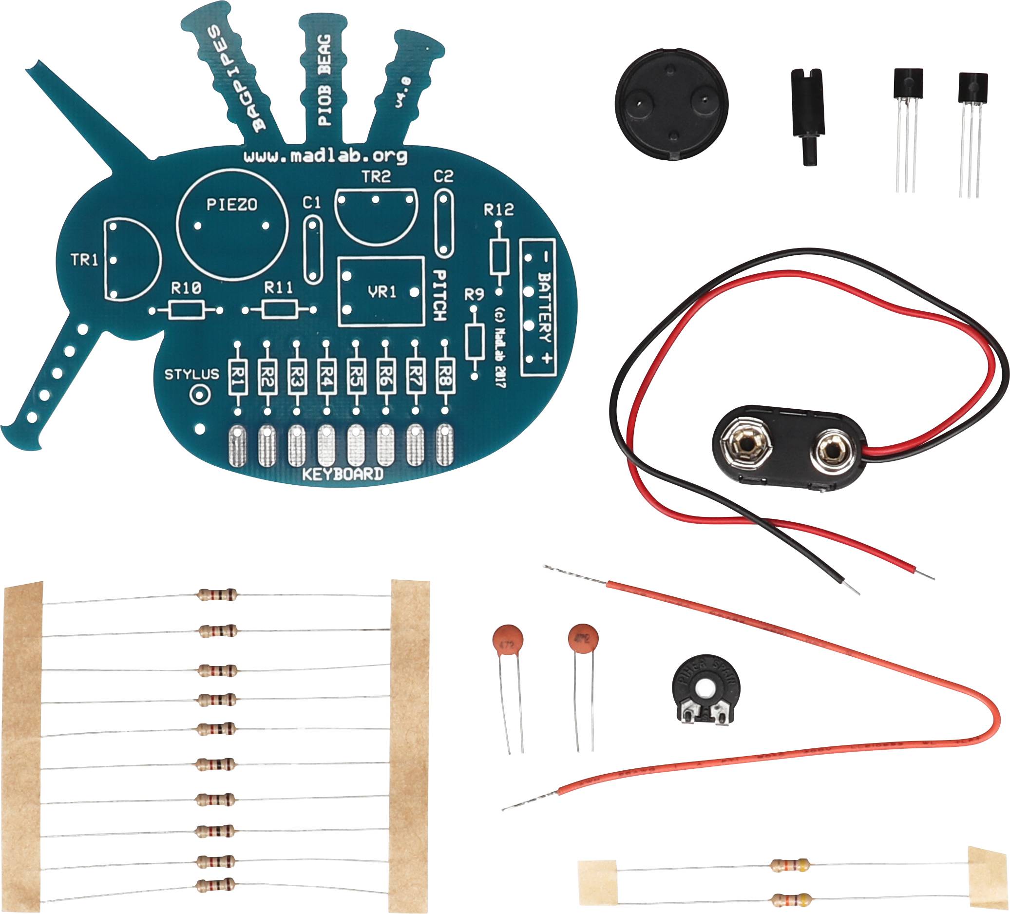 Elektronický stavebnicový set skládající se z desky plošných spojů, odporů, tranzistorů, kondenzátorů a bateriové svorky pro DIY projekt.
