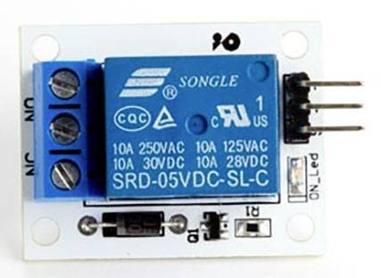 Reléový modul s modrou připojovací svorkou, vpravo tři kolíkové kontakty. Označený jako 'SONGLE SRD-05VDC-SL-C'.