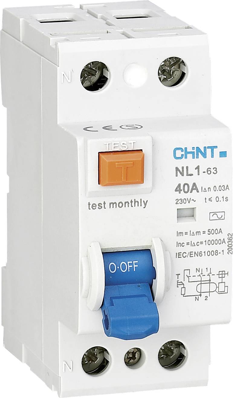 Elektrický ochranný spínač s modrou polohou vypínače 'OFF' a oranžovým testovacím tlačítkem, jmenovité napětí 230 V, proud 40 A.