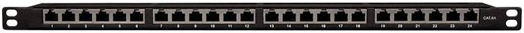 Síťový patch panel s 24 ethernetovými porty pro organizaci a propojení síťových kabelů v rack montážním systému.
