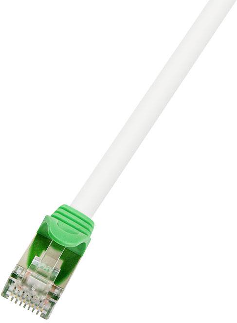 Bílý síťový kabel s zeleným konektorem RJ-45.