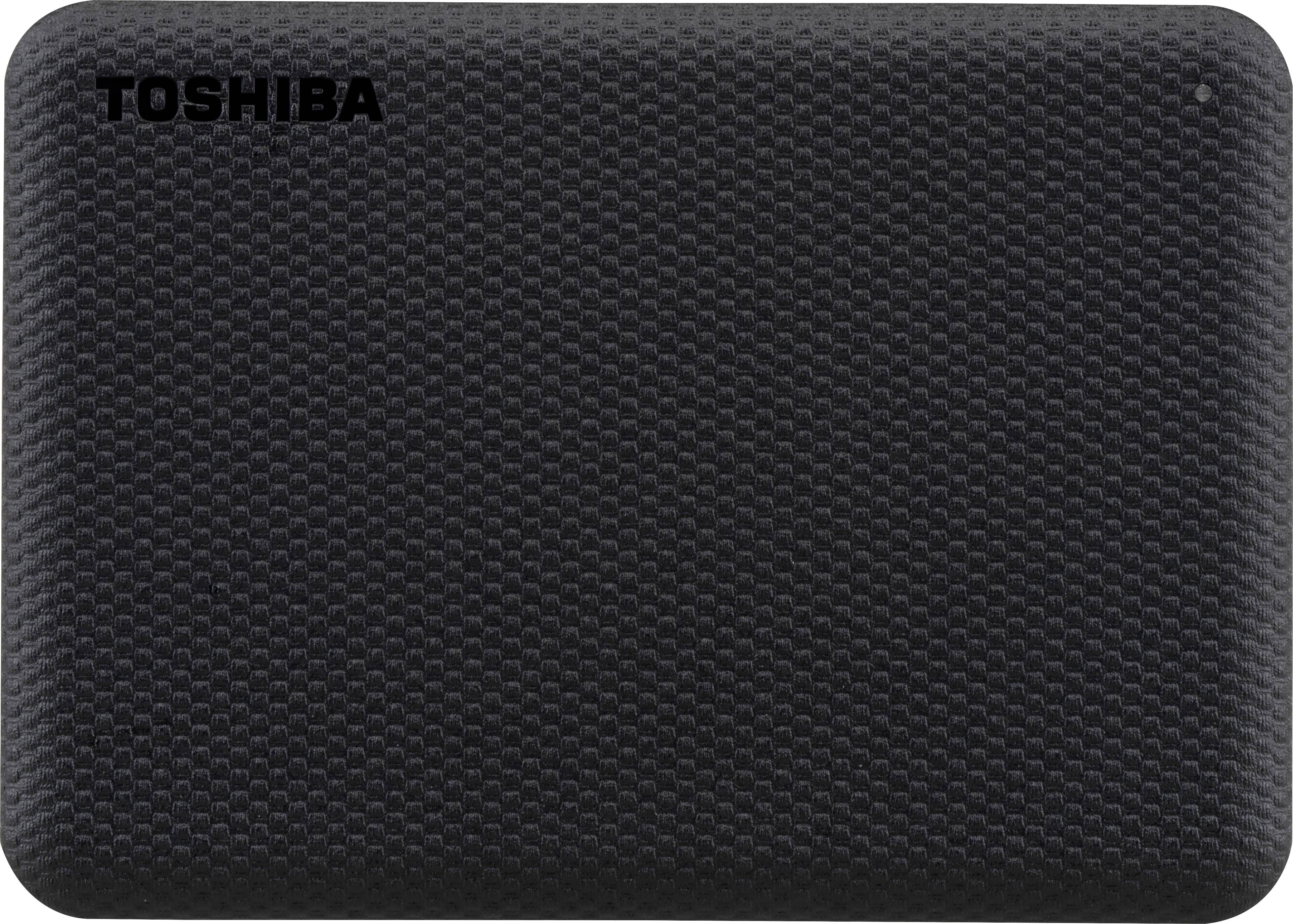 Externí pevný disk Toshiba s černým strukturovaným povrchem.