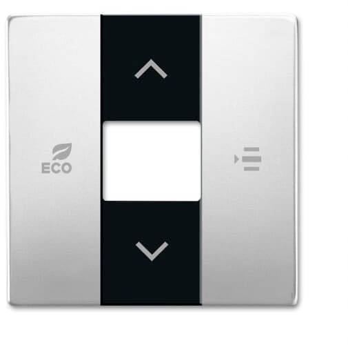Stříbrný termostatický regulátor s černým pruhem uprostřed. Šipky pro nastavení teploty a symbol úsporného (eco) módu.