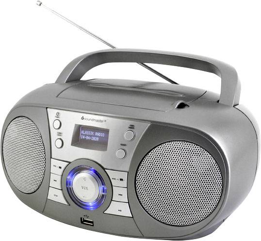 Přenosné rádio s anténou, reproduktory a digitálním displejem zobrazujícím nápis 'Klassik Radio'.