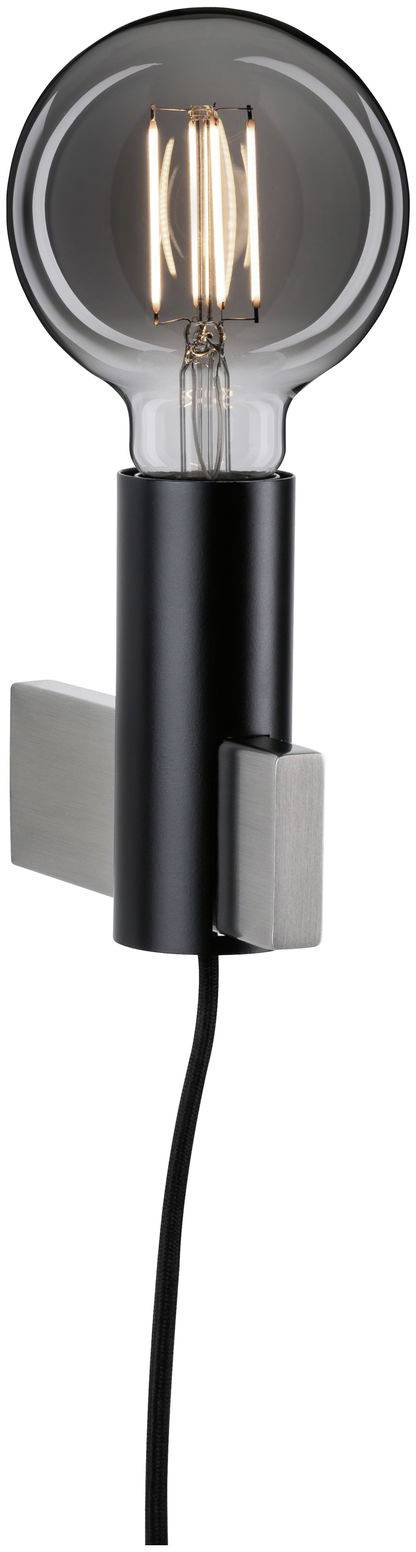 Černá nástěnná lampa se žhnoucí žárovkou a viditelným kabelem, moderní design.