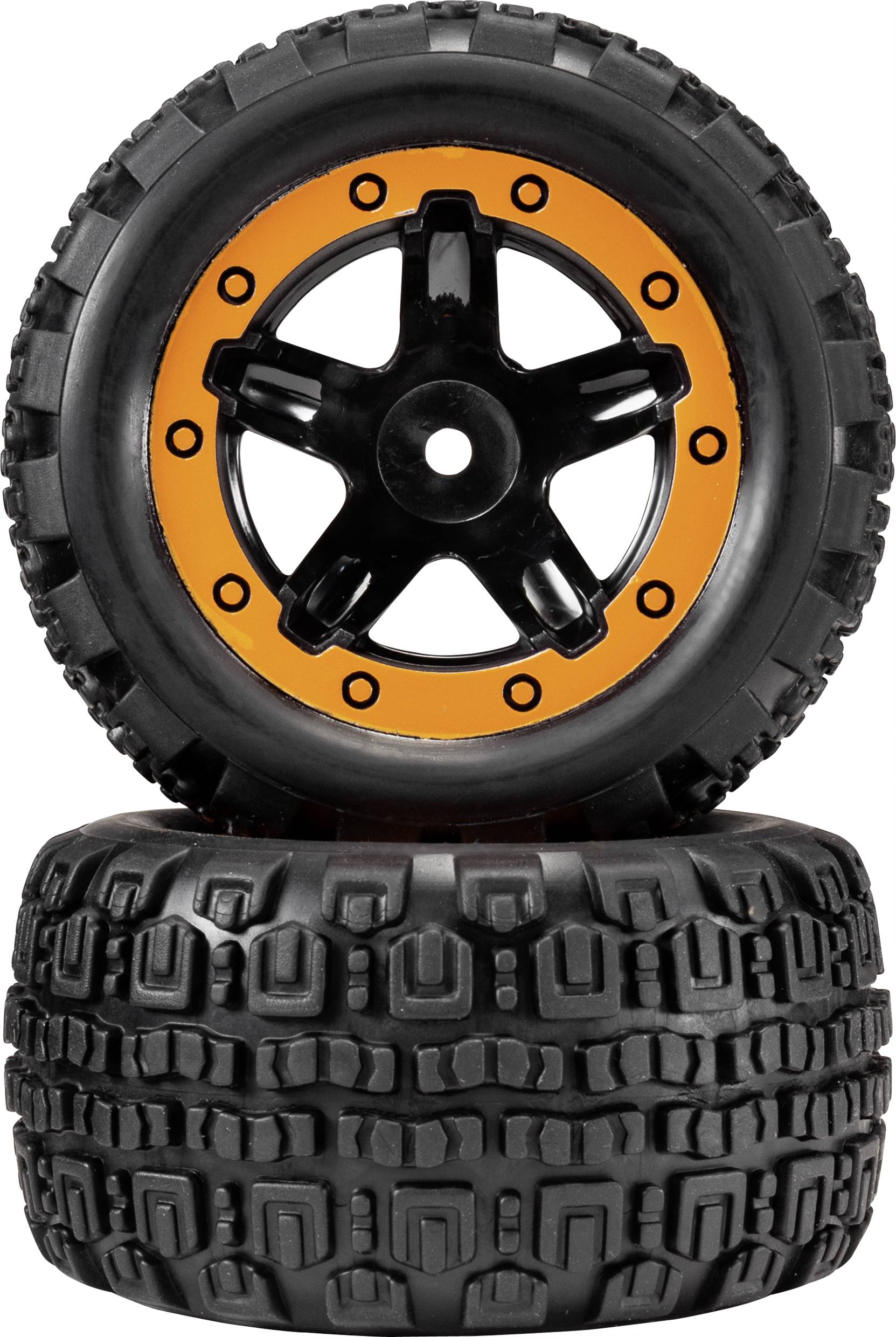 Dva černé terénní pneumatiky s oranžovými ráfky, navzájem na sobě naskládané. Vzorek dezénu vhodný pro offroad.