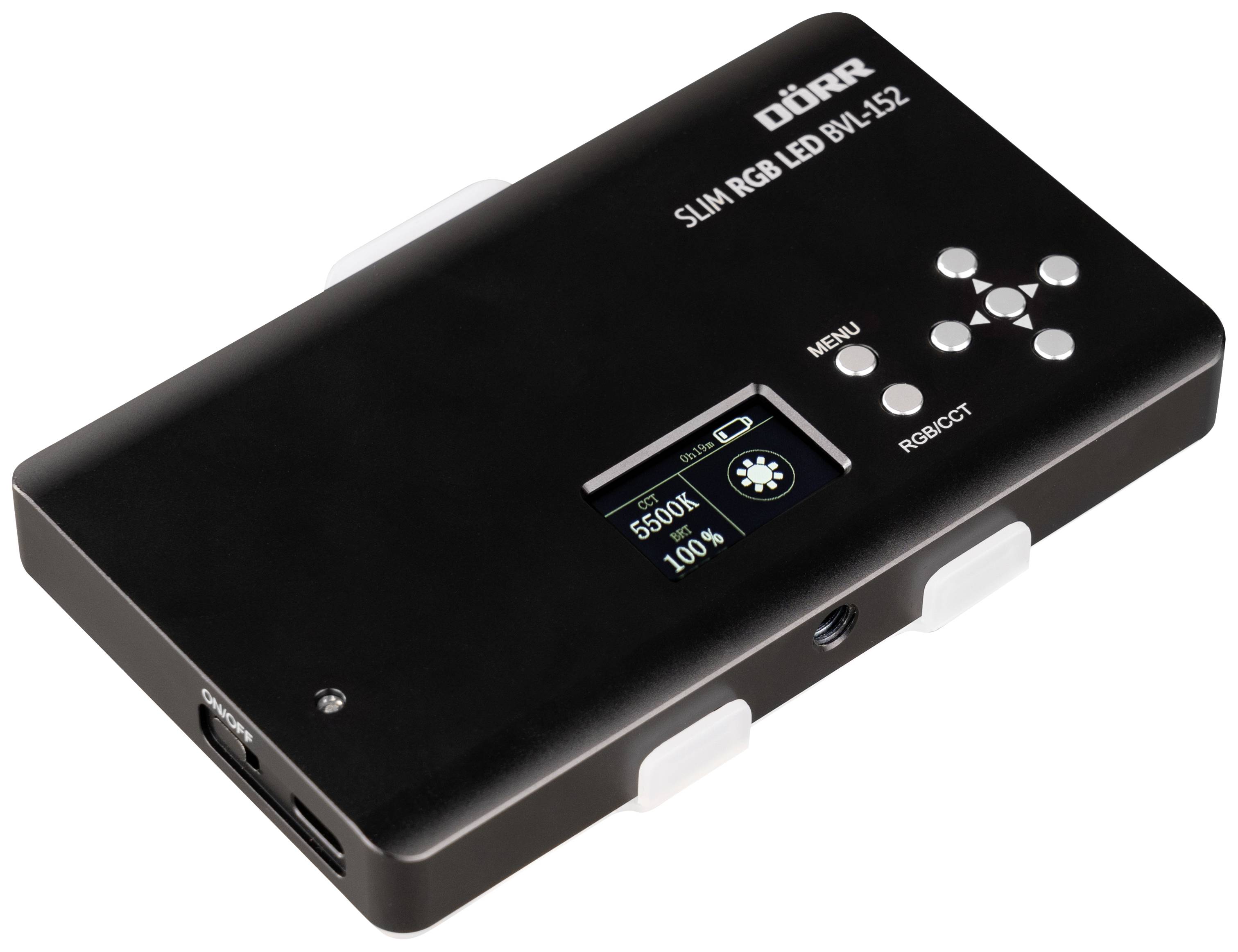 Přenosné LED osvětlení, obdélníkového tvaru, s displejem a ovládacími tlačítky na horní straně, zobrazující jas a barevnou teplotu.