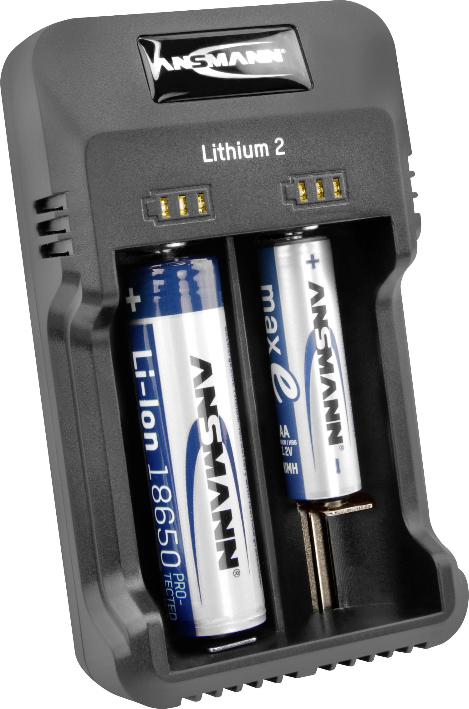 Nabíječka se dvěma vloženými akumulátory: vlevo lithium-iontový akumulátor 18650 a vpravo akumulátor AA NiMH od společnosti Ansmann.