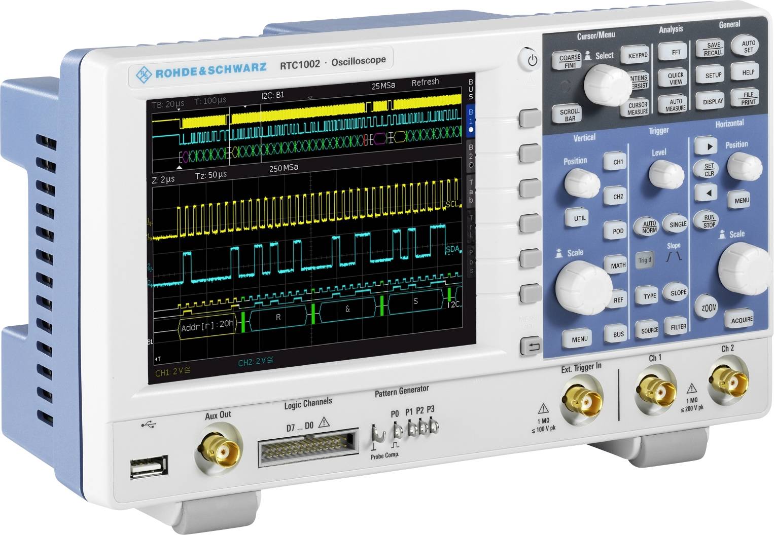 Osciloskop s více průběhy na displeji. Přístroj má početné ovládací prvky pro analýzu elektronických signálů.