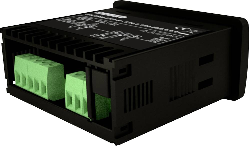 Černé elektrické zařízení se zelenými konektory, popisky a specifikacemi nahoře. Zadní strana ukazuje větrací otvory.